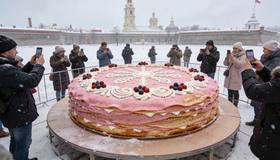 В Петропавловской крепости испекут гигантский розовый блин весом 700 килограммов