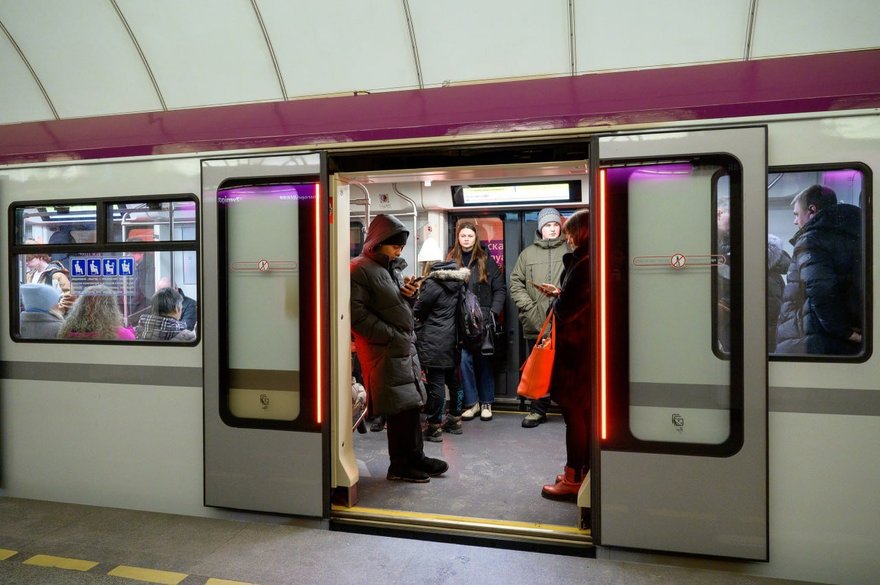 Первый фиолетовый «Балтиец» вышел на фиолетовую линию петербургского метро.