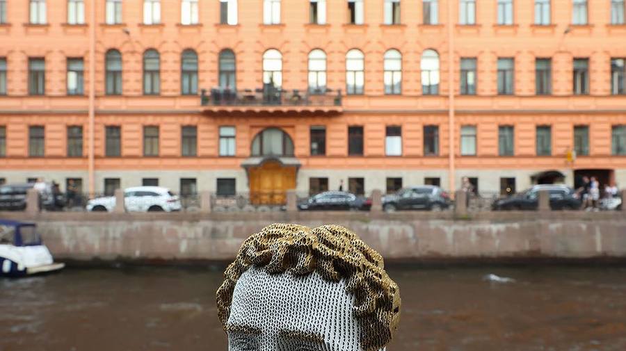 10 февраля Петербург вспоминает Пушкина — 189 лет назад поэт умер в квартире на Мойке, 12, после дуэли на Чёрной речке.  