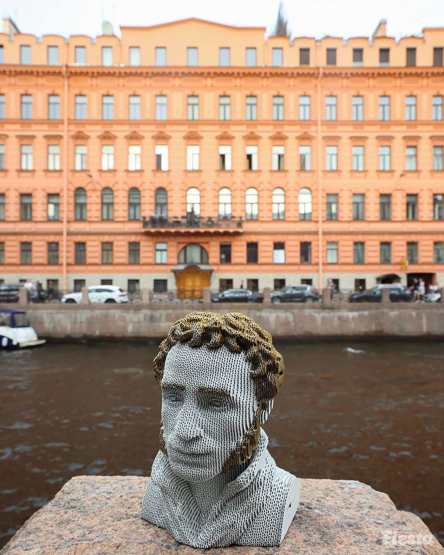 10 февраля Петербург вспоминает Пушкина — 189 лет назад поэт умер в квартире на Мойке, 12, после дуэли на Чёрной речке.  