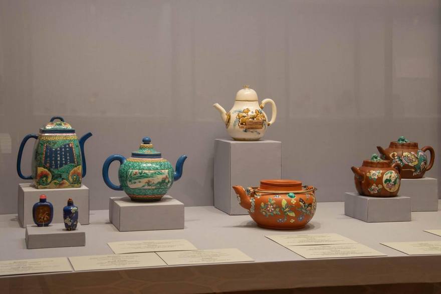 В Арапском зале Зимнего дворца показывают редкую китайскую керамику для чайных церемоний