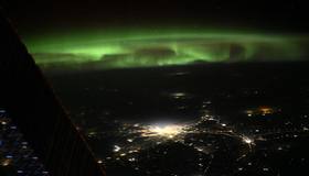 Северное сияние над Петербургом запечатлели космонавты с борта МКС.