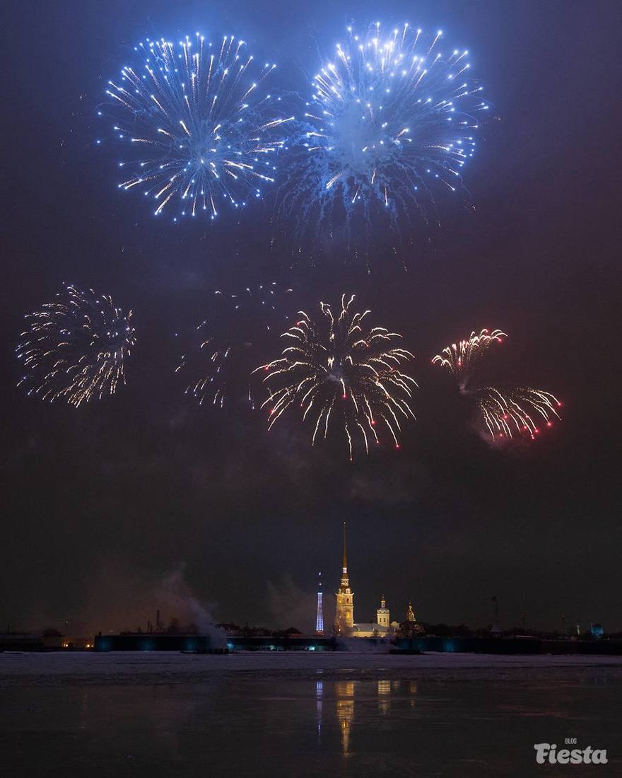 В честь Дня защитника Отечества в Петербурге у стен Петропавловской крепости пройдет праздничный салют. Начало шоу запланировано на 21:00.