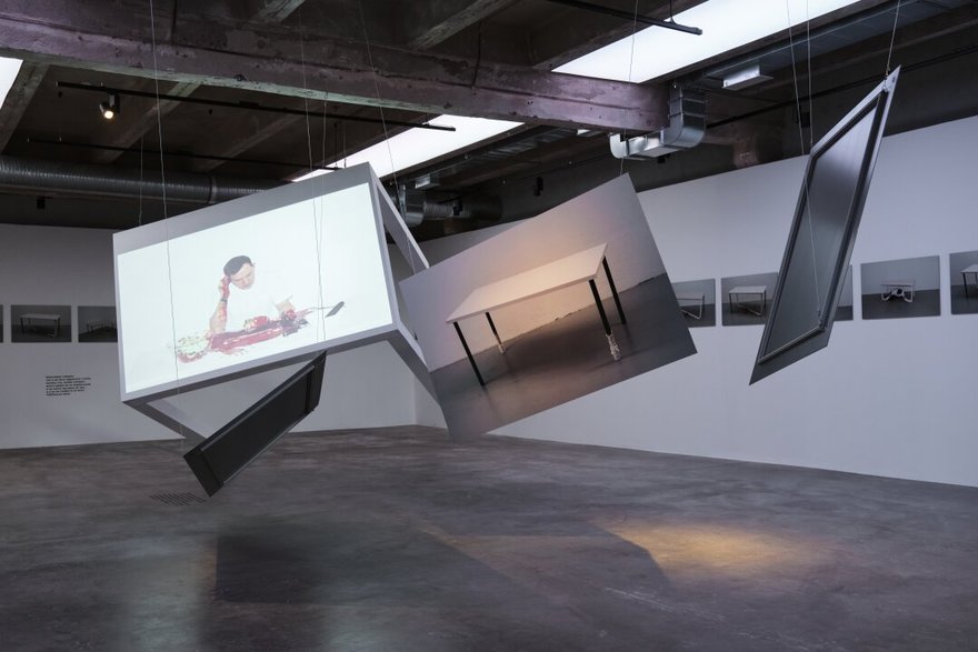 «Это появилось в комнате в момент падения. До этого момента этого в комнате не было»