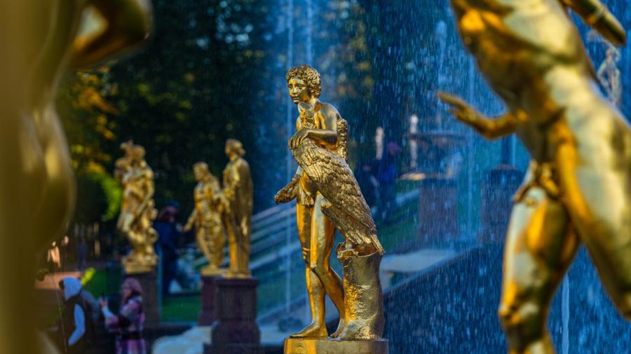 Бесплатно посетить дворцы Петергофа и Ораниенбаума смогут женщины 8 марта.