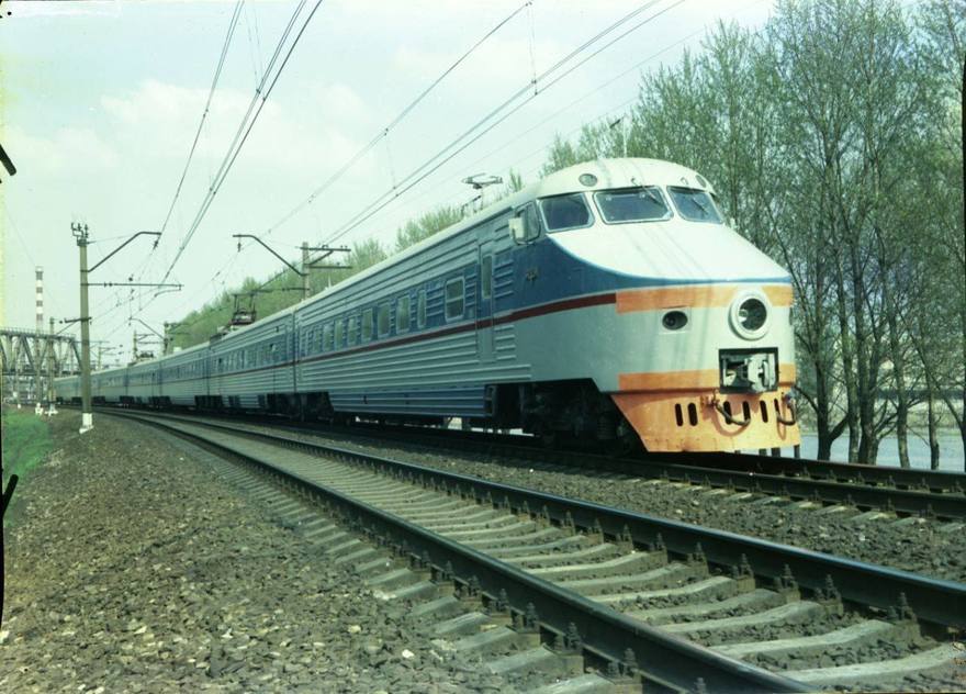 С Ленинградского вокзала отправился первый рейс ЭР200