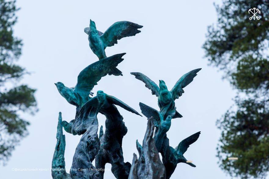 В Саду Милосердия открыли памятник медикам, отдавшим жизнь в борьбе с коронавирусом.