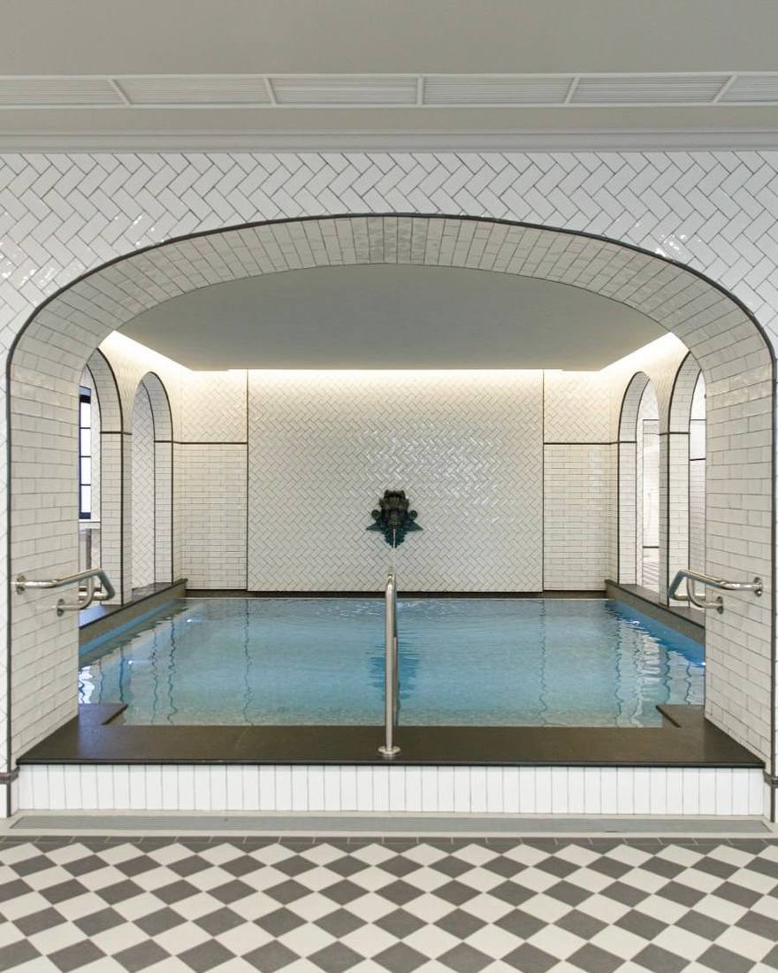 Только раз в году исторический мужской класс «Фонарных бань» открывают для женщин