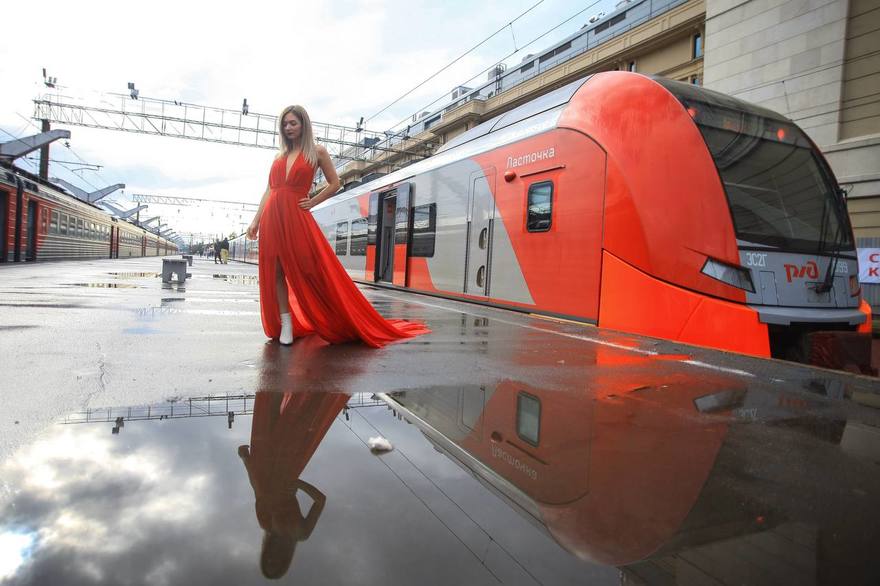 РЖД снизили цены на билеты «Сапсана» и «Ласточки» 8 марта: экономкласс «Сапсана» — от 1 888 рублей, «Ласточка» — от 888 рублей.