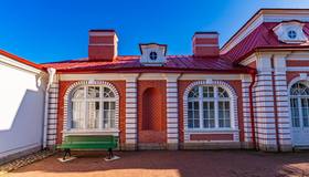 На восстановление фасадов дворца «Монплезир» — любимого загородного резиденции Петра I — направят свыше 121 миллиона рублей.  