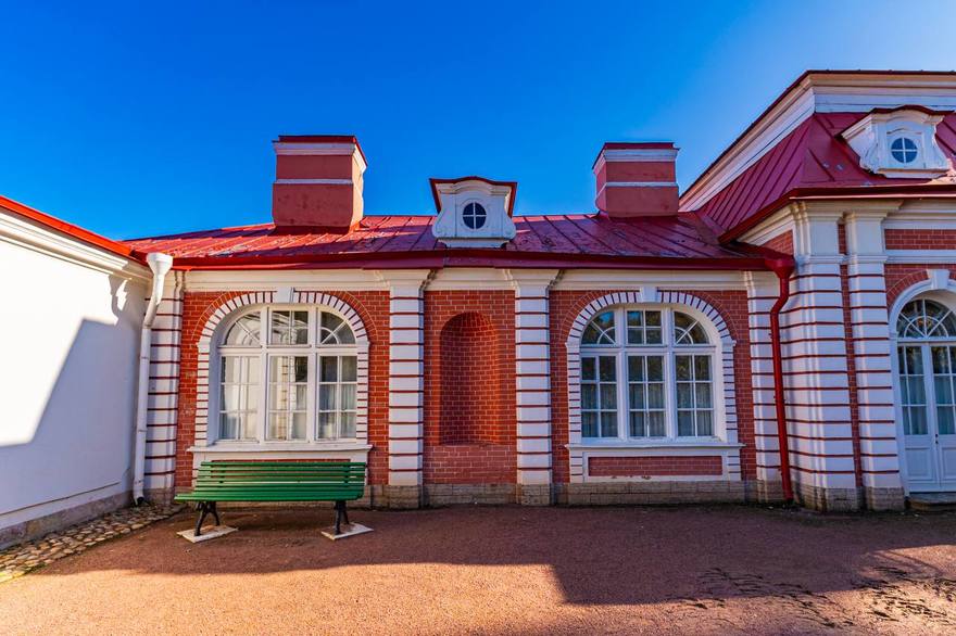 На восстановление фасадов дворца «Монплезир» — любимого загородного резиденции Петра I — направят свыше 121 миллиона рублей.  