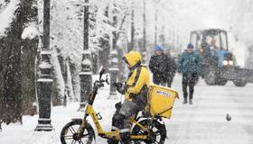 Власти обсуждают ограничение движения электровелосипедов по тротуарам 