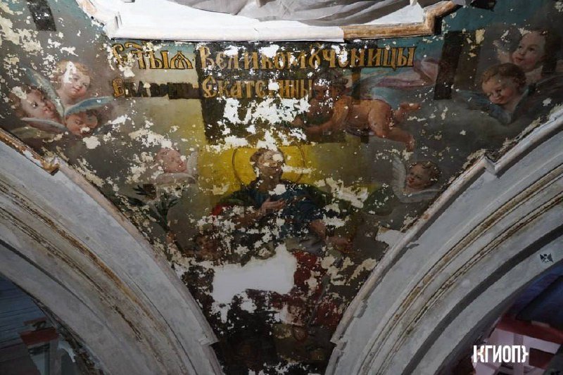 В Смольном во время реставрации нашли росписи XVIII века с ликами святых