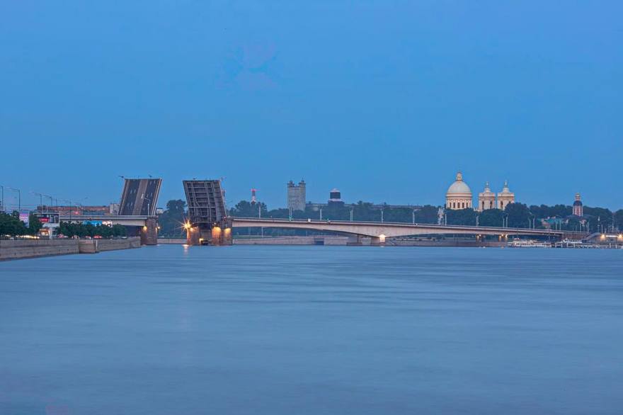В Петербурге начинаются технологические разводки мостов — до старта навигации остался месяц.