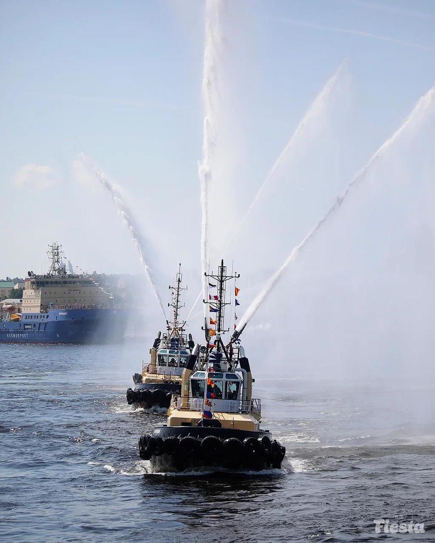 «Танец буксиров», экскурсии на ледоколах и обложки на паспорта: Петербург потратит почти 40 млн рублей на открытие летнего туристского сезона.