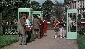 В Госдуме предложили рассмотреть возможность возвращения уличных таксофонов в обновленном формате — с доступом в интернет