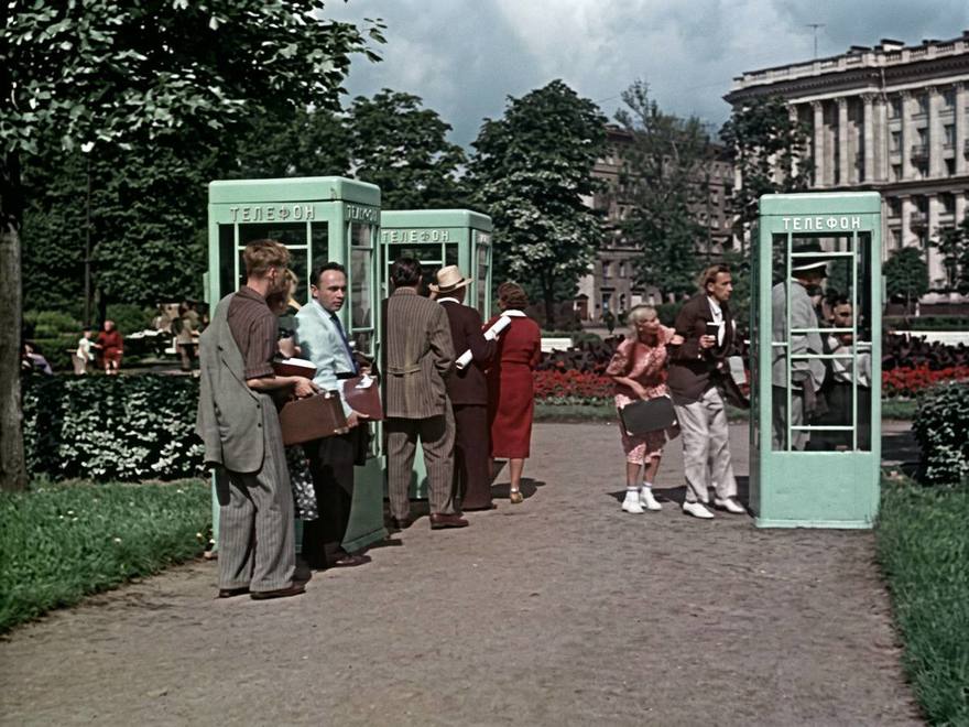 В Госдуме предложили рассмотреть возможность возвращения уличных таксофонов в обновленном формате — с доступом в интернет