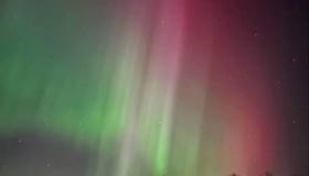 Сегодня ночью Петербург и Ленобласть окрасило северное сияние, видное даже в черте города. 