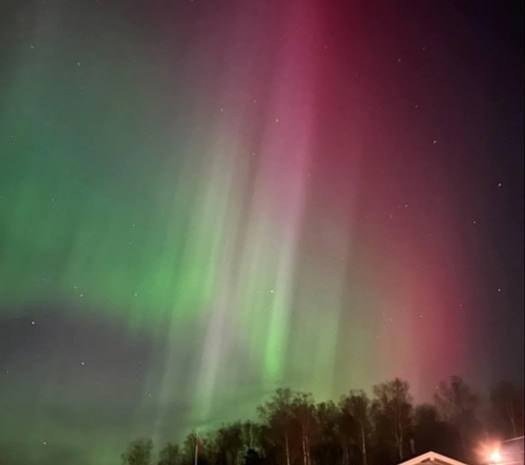 Сегодня ночью Петербург и Ленобласть окрасило северное сияние, видное даже в черте города. 