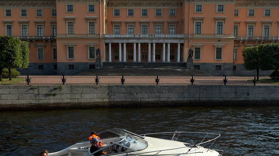 Маломерные суда смогут ходить по рекам и каналам Санкт‑Петербурга с 13 апреля по 15 ноября.  