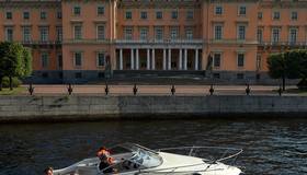 Маломерные суда смогут ходить по рекам и каналам Санкт‑Петербурга с 13 апреля по 15 ноября.  