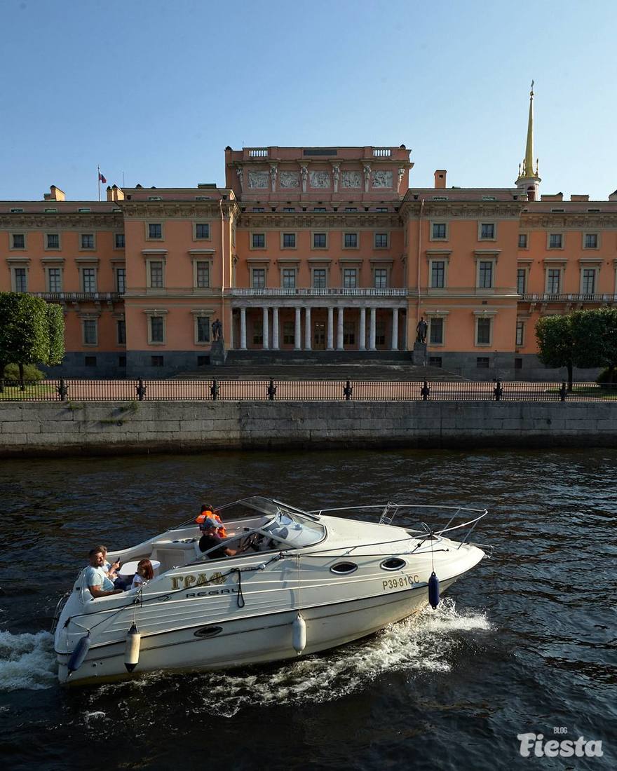 Маломерные суда смогут ходить по рекам и каналам Санкт‑Петербурга с 13 апреля по 15 ноября.  