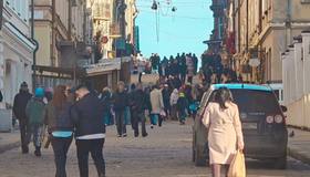 Выборг заполнился толпами туристов из-за теплых деньков