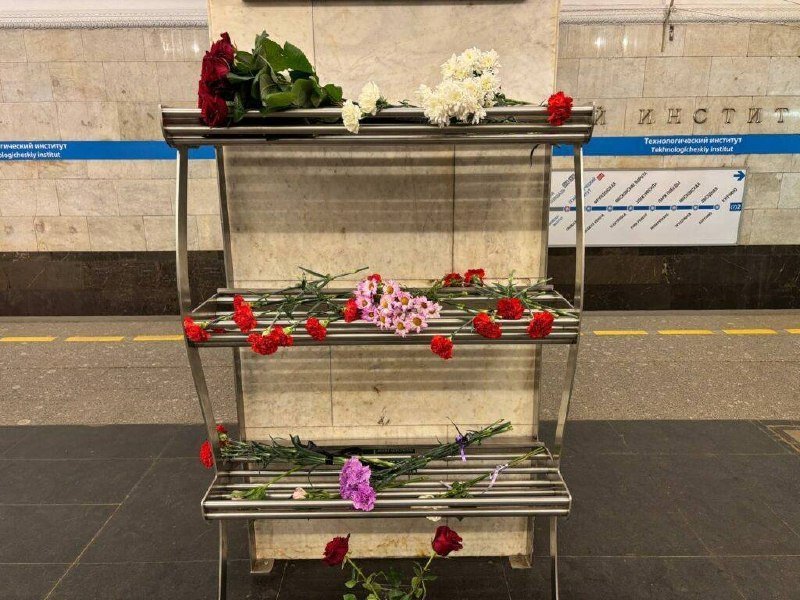 В Петербурге почтили память погибших при теракте в метро