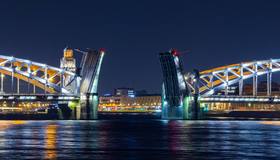 Петербург открывает навигацию: мосты начинают разводить