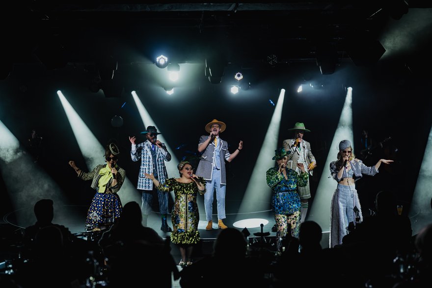 Шоу «Шанель гангстерз. Люби меня, люби»