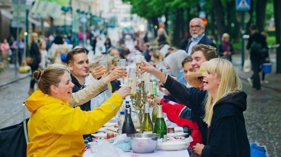 На одной из главных улиц Хельсинки накроют стол на 1000 человек