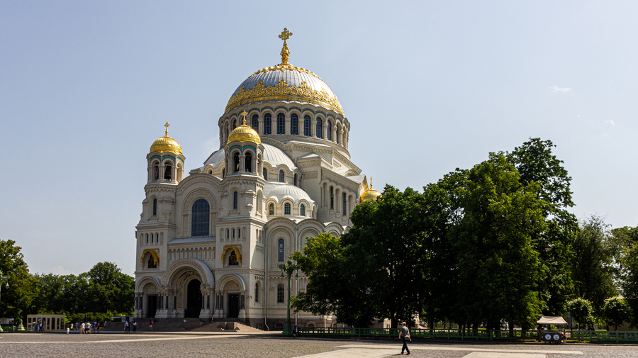 Автобусная экскурсия в Кронштадт с посещением Морского Никольского собора и парка «Остров фортов» со скидкой до 56%