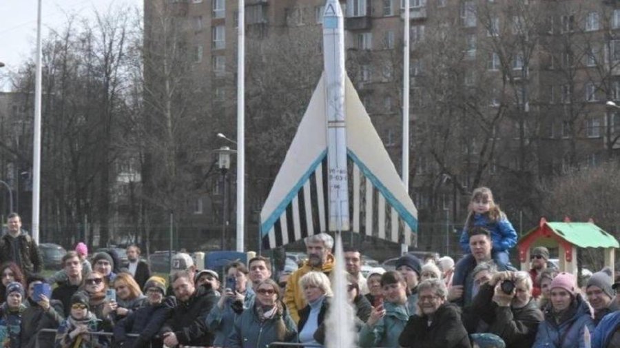 В честь Дня космонавтики на проспекте Космонавтов состоялись показательные запуски моделей