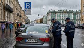 В Петербурге закроют лазейку с бесплатной парковкой для авто на иностранных номерах