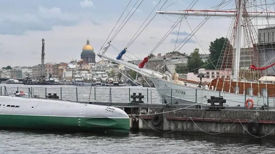 В Петербург прибыл главный символ «Алых парусов»
