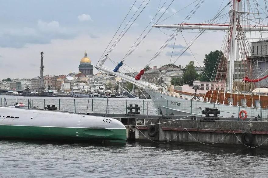 В Петербург прибыл главный символ «Алых парусов»