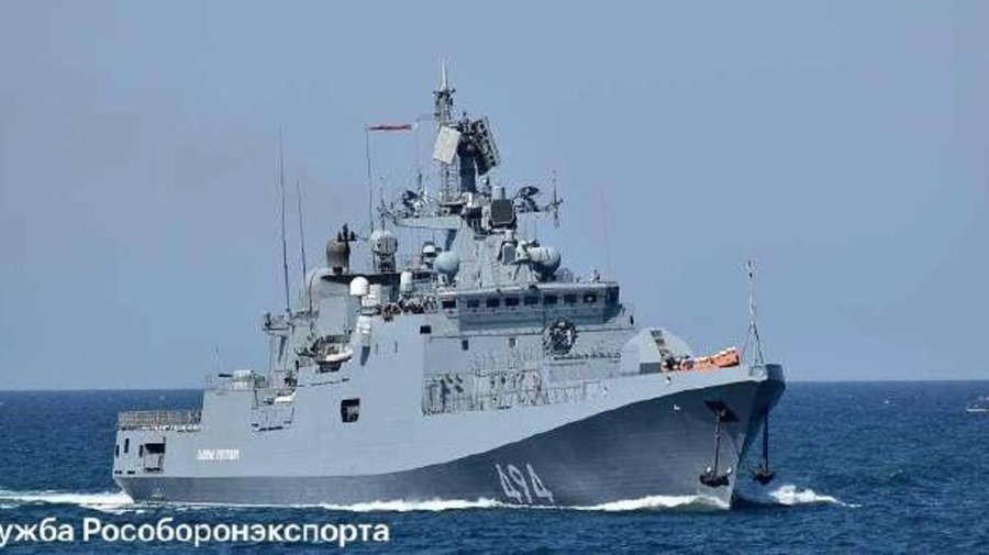 В Кронштадте на территории кластера «Остров фортов» с 10 по 14 июня проходит Международный военно-морской салон «Флот-2026». В программе — показы кораблей в Средней гавани и демонстрация морских роботов с ИИ.