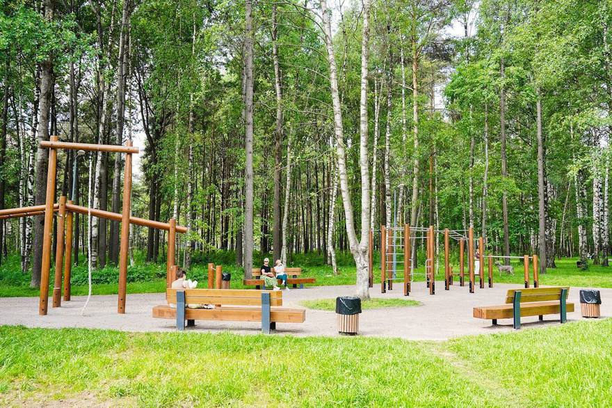 Новое место для прогулок: в Приморском районе открылся обновленный Изотовский сквер
