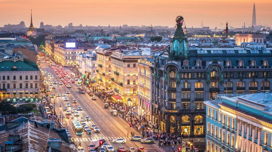 В Петербурге из-за дорожного ремонта на две недели ограничили движение по Невскому проспекту