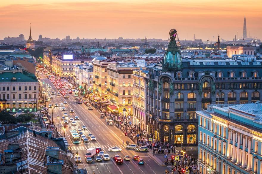 В Петербурге из-за дорожного ремонта на две недели ограничили движение по Невскому проспекту