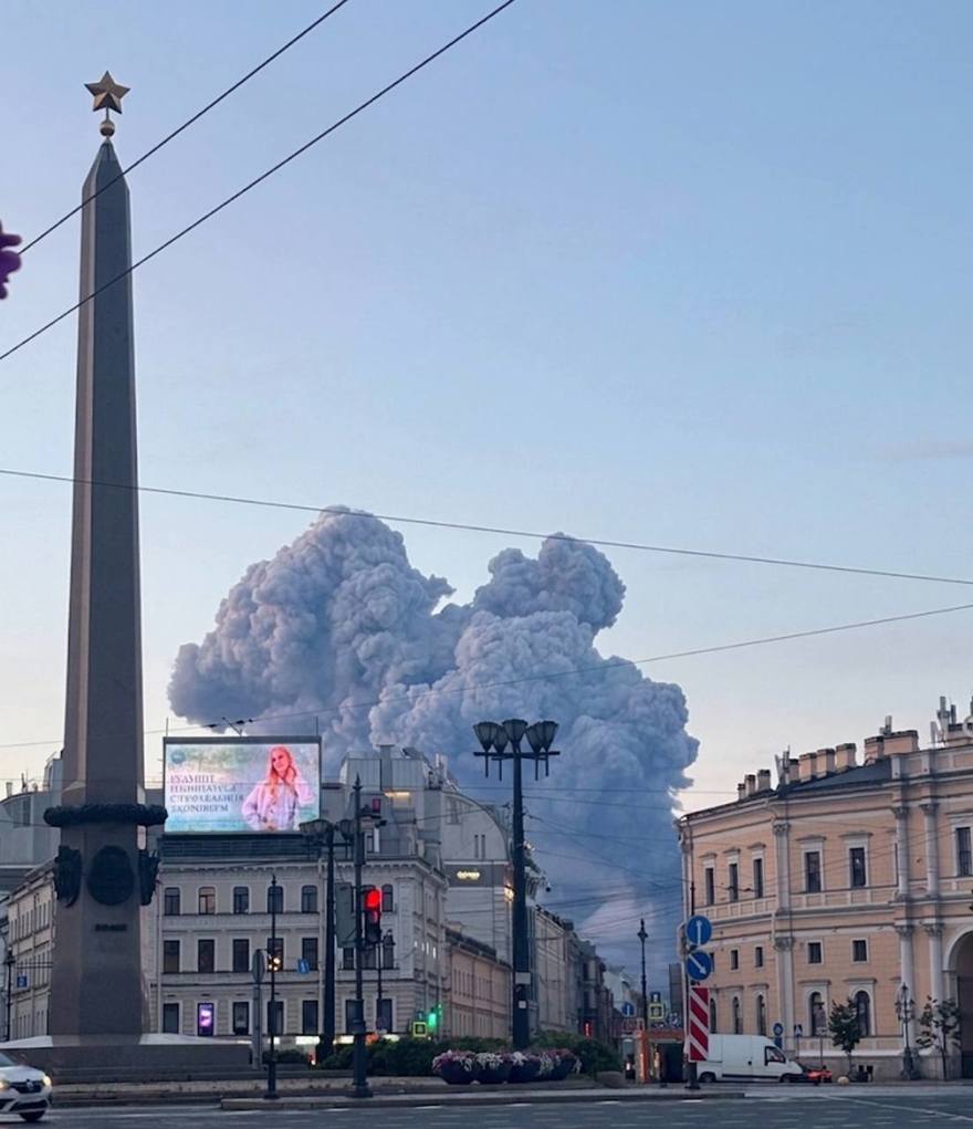 Очевидцы сообщают о густом дыме виднеющимся в районе площади Восстания 