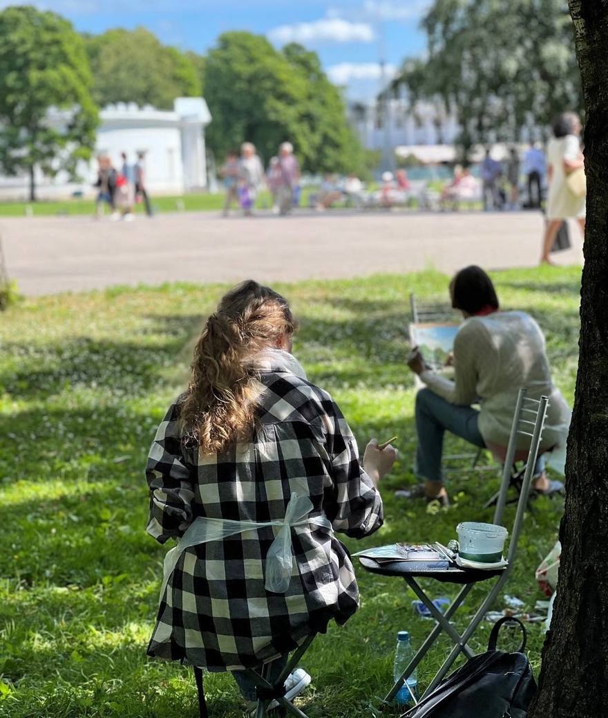 Петербуржцев приглашают на бесплатные уроки живописи на Елагином острове