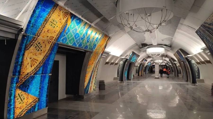 Первый глубокий лифт появится в метро Петербурга