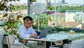 Летний сезон для ресторанов в центре Петербурга оказался провальным — пишет «Деловой Петербург»