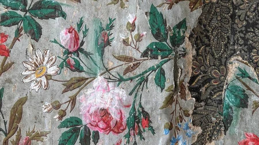 В петербургской квартире обнаружили 140-летние обои 