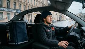 В Петербурге планируют продлить ограничение на работу мигрантов в такси и доставке на весь 2027 год