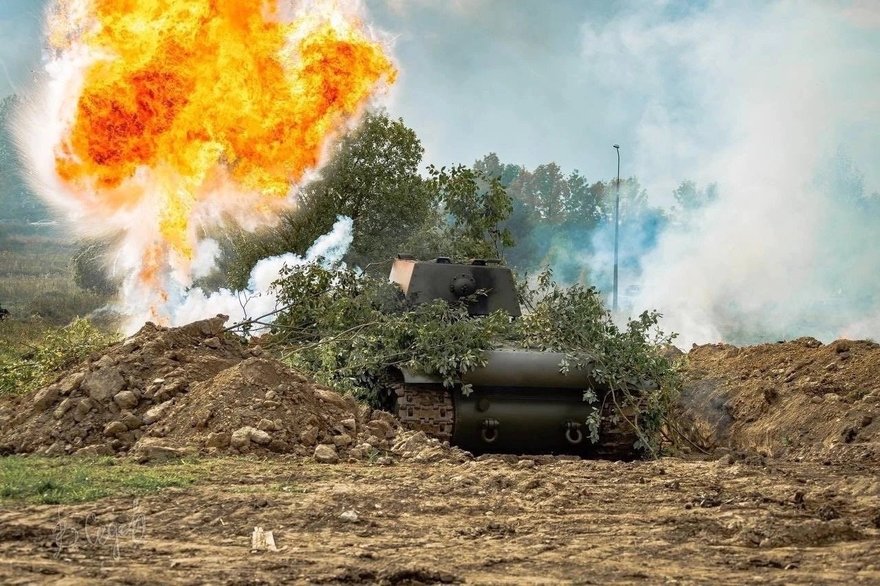 Военно-историческая реконструкция боя Колобанова в семейном танковом парке «Стальной десант» 