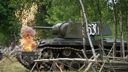 Военно-историческая реконструкция боя Колобанова в семейном танковом парке «Стальной десант»  — фото 6