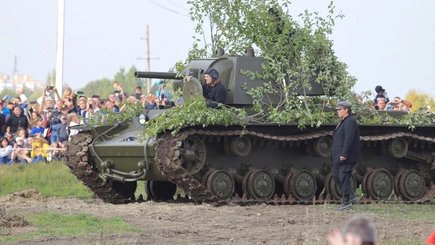 Военно-историческая реконструкция боя Колобанова в семейном танковом парке «Стальной десант»  — фото 7
