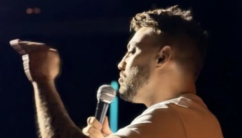Французский стендап концерт